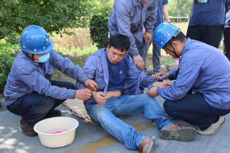 蒲瑞公司開(kāi)展高溫中暑應(yīng)急演練活動(dòng)