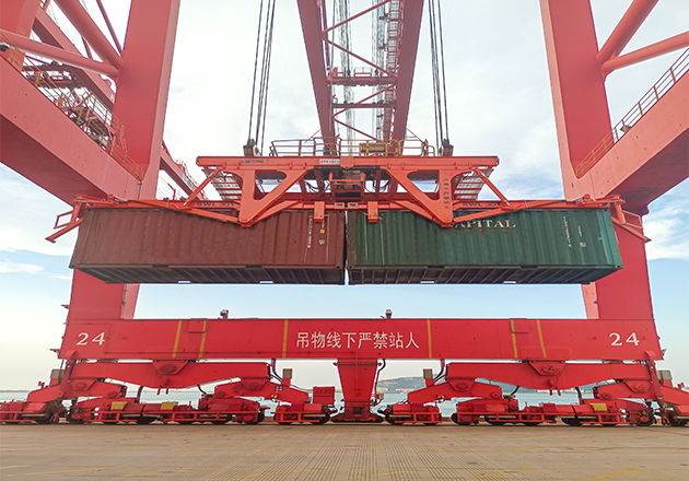 雙箱傾翻式集裝箱吊具