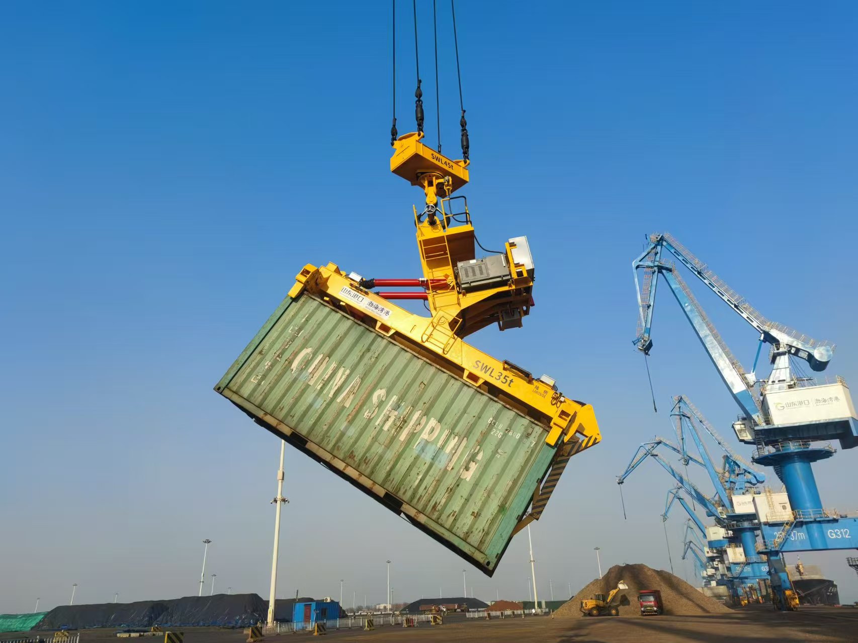 傾翻式集裝箱吊具